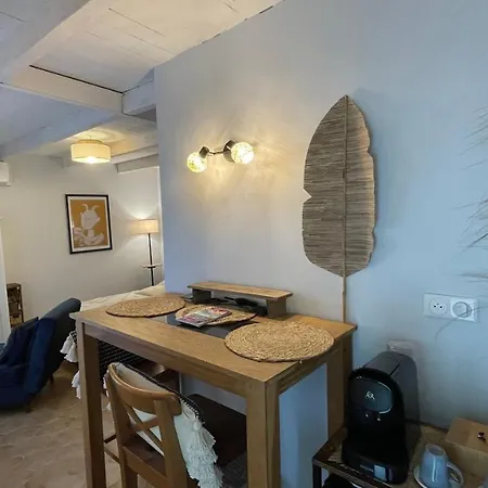 Jolie Annexe Du Mas Dans Le Coeur De La Garrigue Nimoise