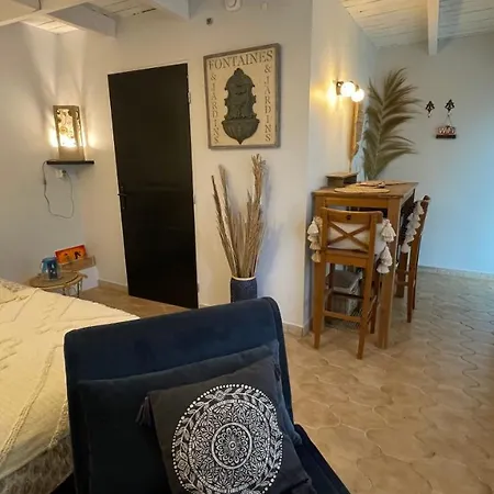 Ferienhaus Jolie Annexe Du Mas Dans Le Coeur De La Garrigue Nimoise