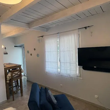 Jolie Annexe Du Mas Dans Le Coeur De La Garrigue Nimoise Ferienhaus