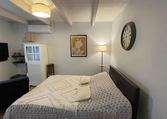 Jolie Annexe Du Mas Dans Le Coeur De La Garrigue Nimoise * נים