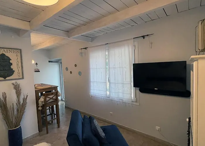 Jolie Annexe Du Mas Dans Le Coeur De La Garrigue Nimoise בית נופש